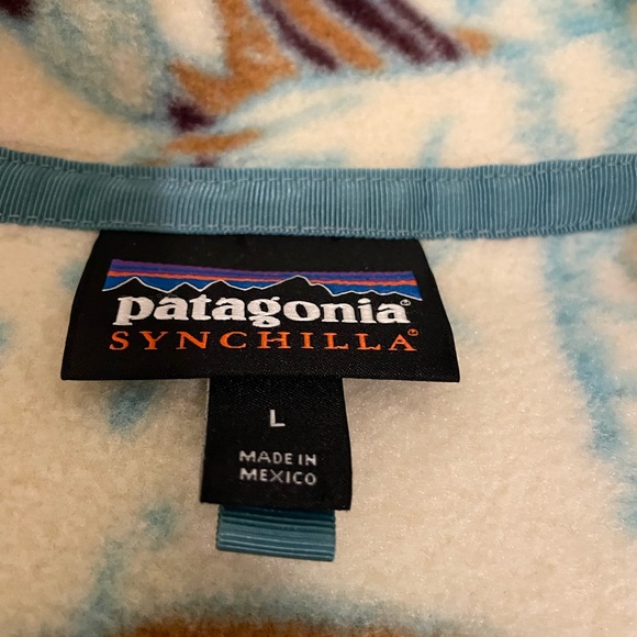 Patagonia women’s Synchilla Fleece in Cream and Blue - Picture 2 of 9